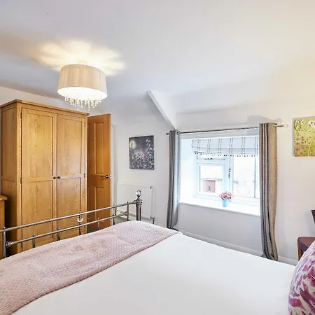 Host & - Anvil * Kirkbymoorside