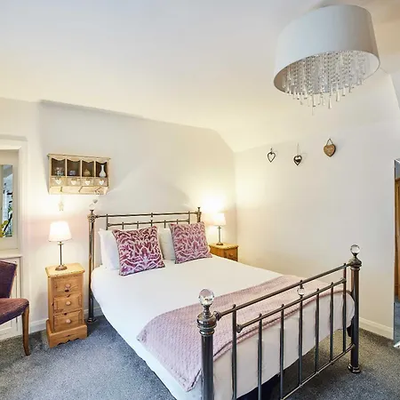 Host & - Anvil * Kirkbymoorside