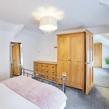 Host & - Anvil Kirkbymoorside